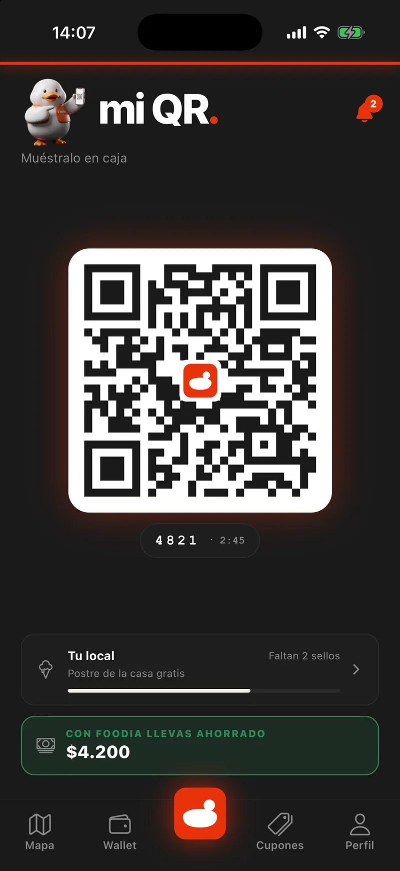 La pantalla Mi QR de la app de foodia, con datos de ejemplo: el código que el cliente muestra en la caja, con su número de cuatro dígitos, y debajo, que en Tu local le faltan 2 sellos para un postre de la casa gratis y cuánto lleva ahorrado con foodia.